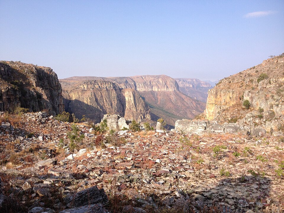 El cañón de Tundavala entre paredes de roca