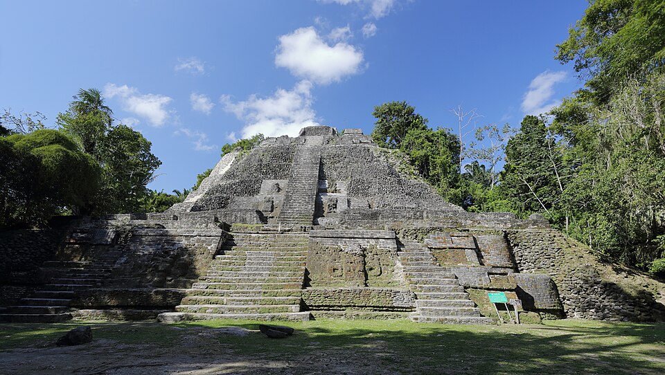 El Templo Alto de Lamanai, una pirámide de piedra en la selva