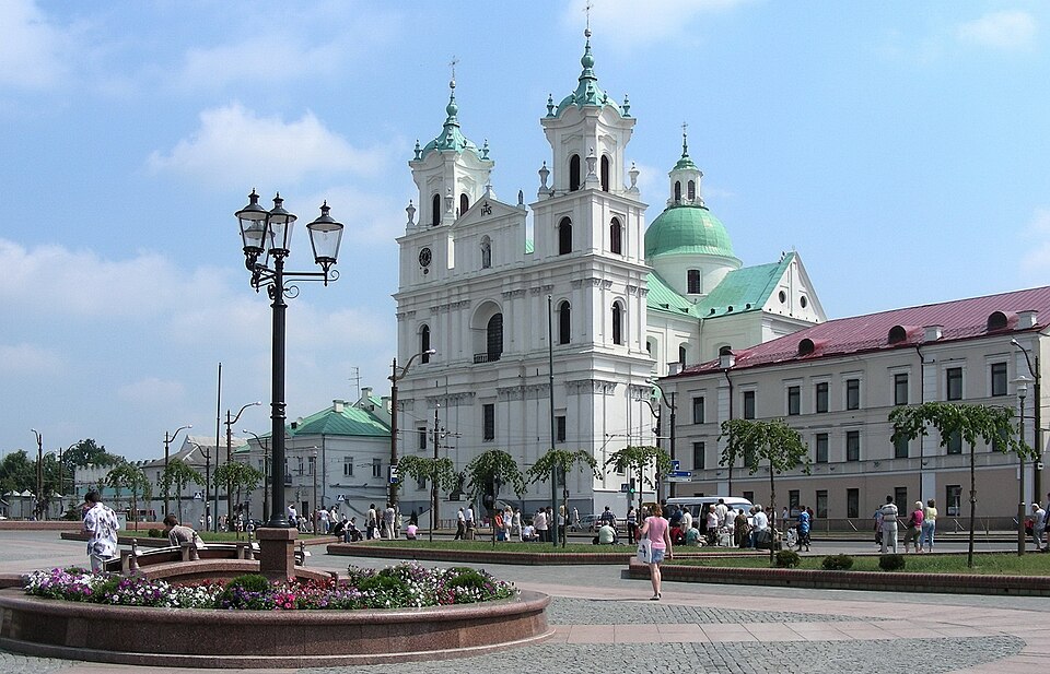 La catedral blanca de San Francisco Javier en Grodno