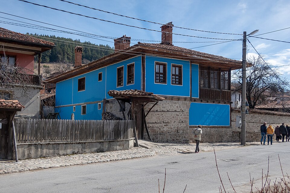 Una casa azul tradicional en Koprivshtitsa