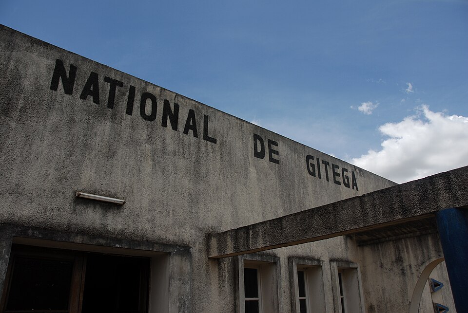 Fachada del Museo Nacional de Gitega con su letrero