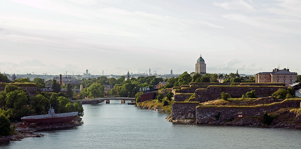La fortaleza de Suomenlinna vista desde el mar