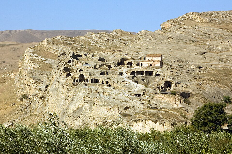 Las cuevas y salas excavadas en la roca de Uplistsikhe