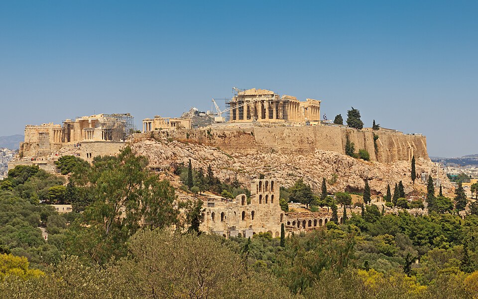 La Acrópolis de Atenas con el Partenón sobre la colina