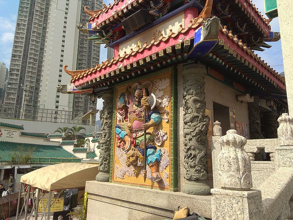 Un pabellón decorado con dragones en el templo Wong Tai Sin