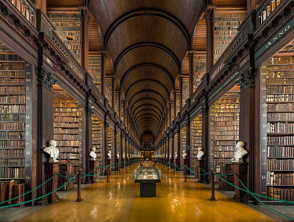 La Sala Larga de la biblioteca del Trinity College llena de libros