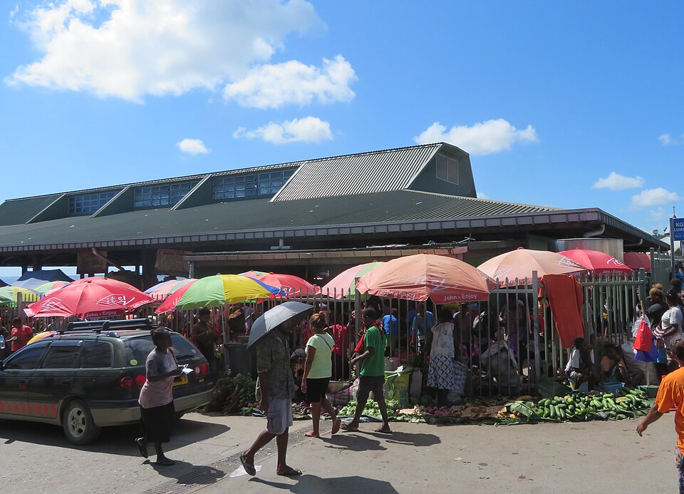 El Mercado Central de Honiara con sombrillas de colores