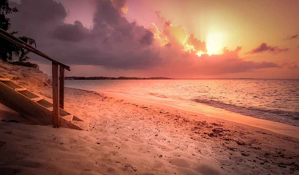 Atardecer sobre el mar en Grace Bay