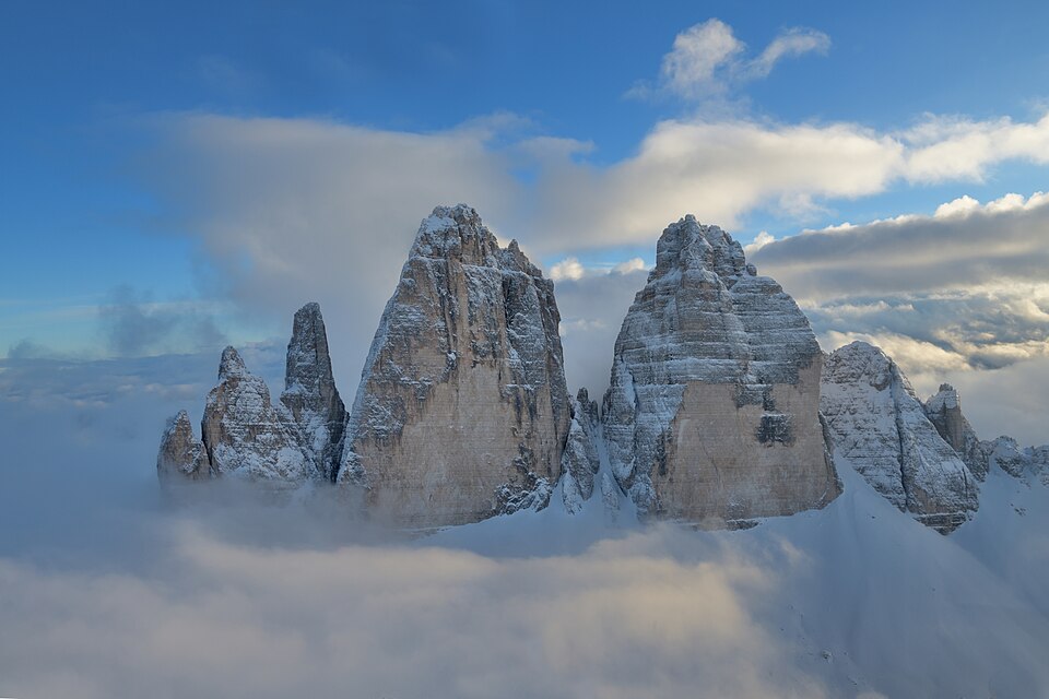 Las Tres Cimas de Lavaredo entre nubes