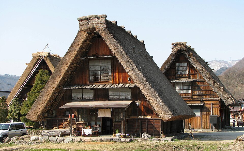 Casas tradicionales con techo de paja en Shirakawa-gō