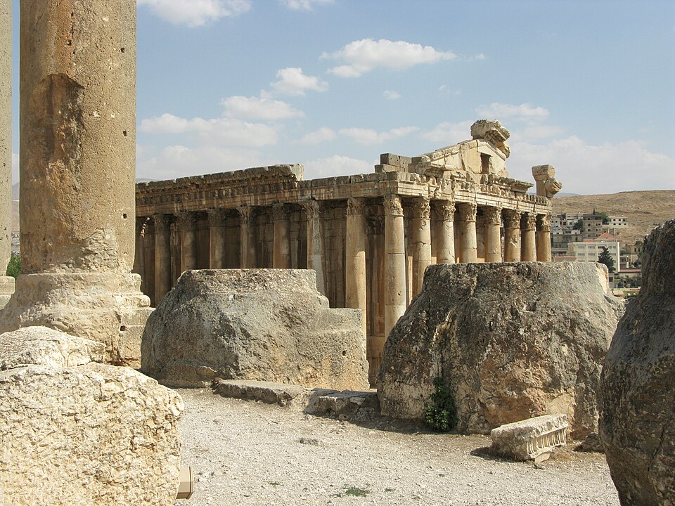El templo de Baco en Baalbek con columnas romanas