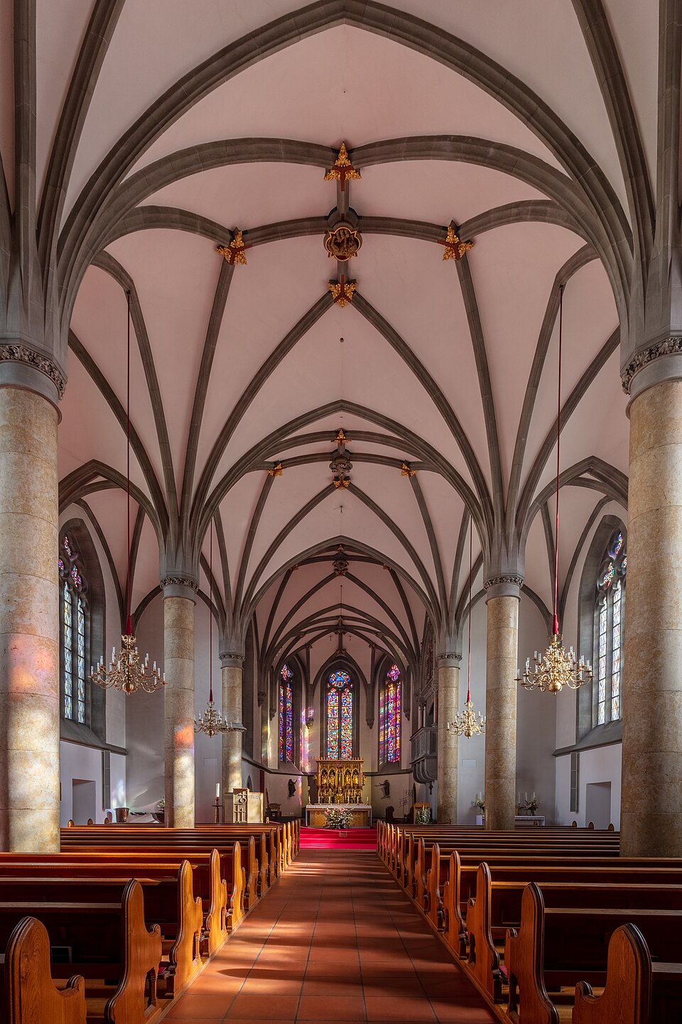 El interior de la catedral de San Florín con sus bóvedas