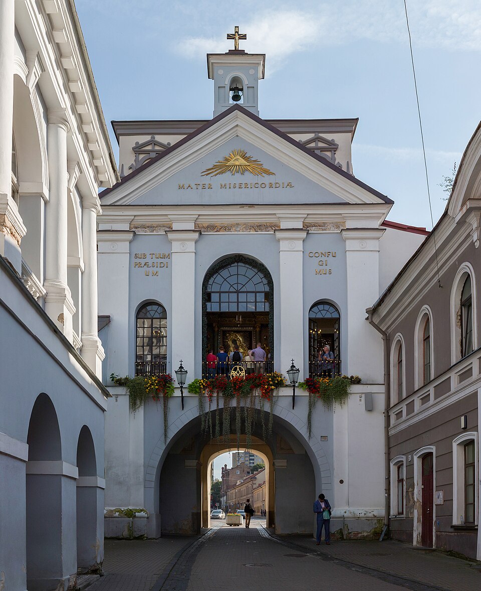 La Puerta de la Aurora de Vilna con su capilla