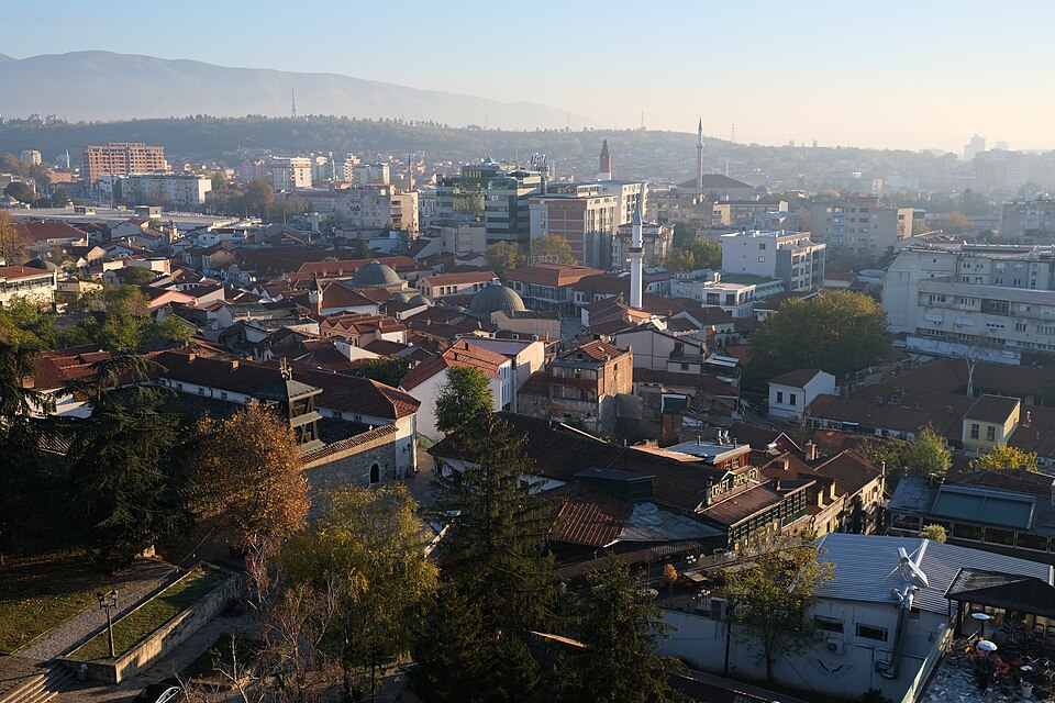 Los techos del Viejo Bazar de Skopie con minaretes