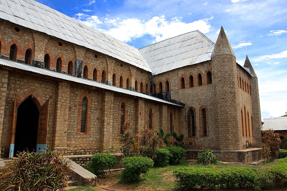 Gran catedral de ladrillo de San Pedro en la isla de Likoma