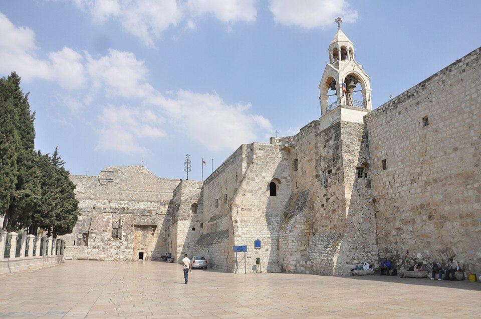 Fachada de piedra de la Basílica de la Natividad en Belén