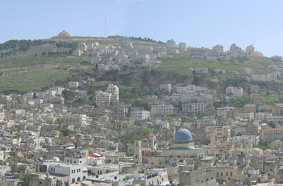 Vista de Nablus con el monte Guerizim al fondo