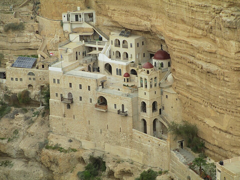 Monasterio de San Jorge construido en la pared del cañón de Wadi Qelt