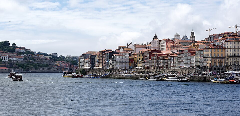 Las casas de colores de la Ribeira de Oporto junto al río Duero