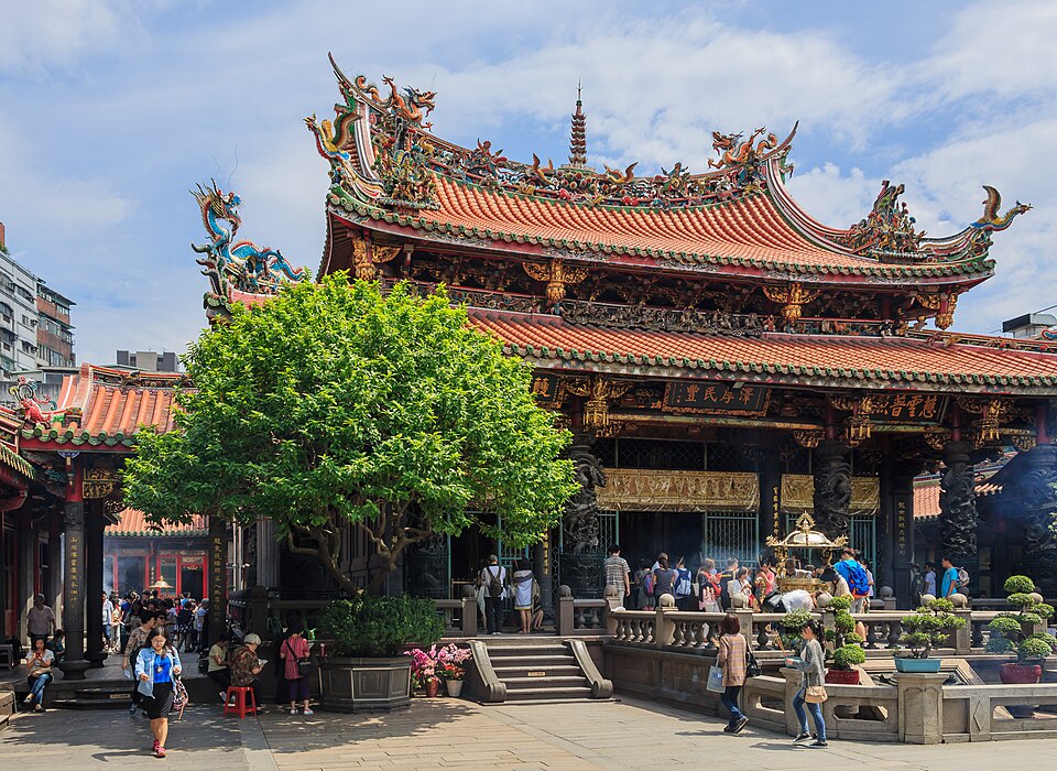 El Templo Longshan con sus techos curvos llenos de dragones