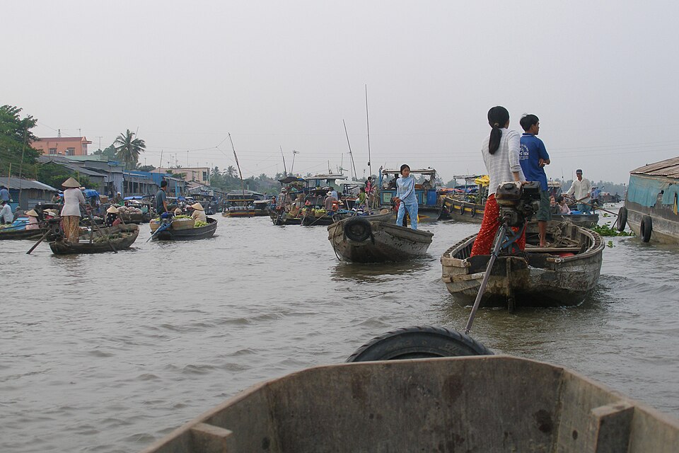 Botes en el mercado flotante de Can Tho, en el delta del Mekong